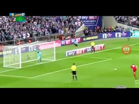 Lo spettacolare rigore parato con una capriola: incredibile gesto del portiere!